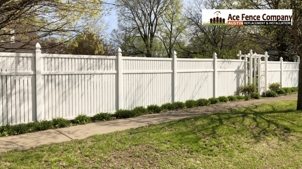 white vinyl fence